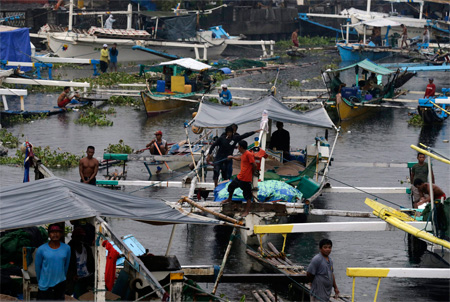 Más de 10 muertos tras el paso de un tifón por Filipina